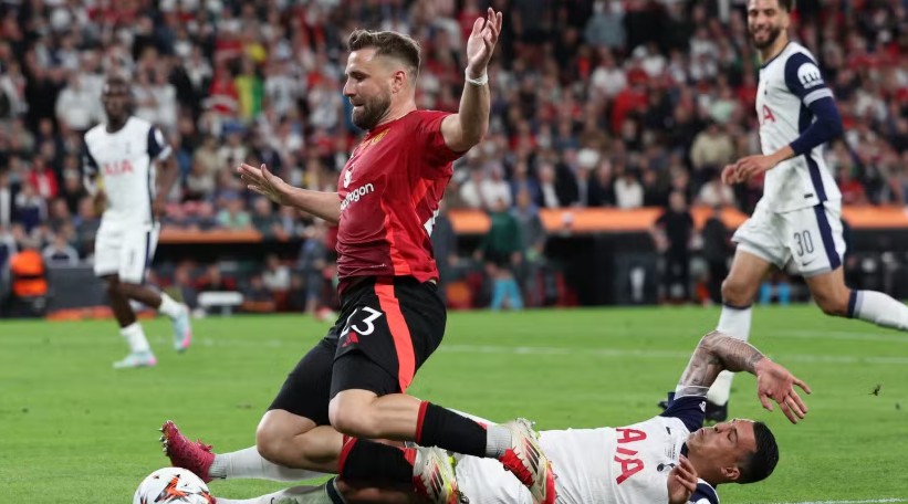 Luke Shaw: Một tương lai u ám tại Manchester United?