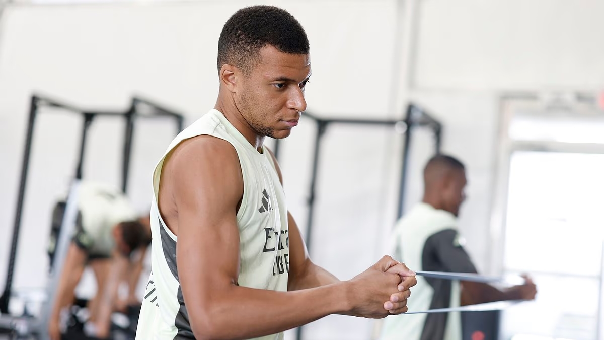 Mbappe và Quả bóng vàng 2025: Cơ hội mong manh giữa thành tích cá nhân ấn tượng